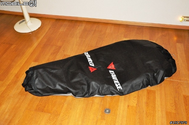 [開箱] DAINESE T. AVRO P. 2011新款連身皮衣！2011.4.13更新