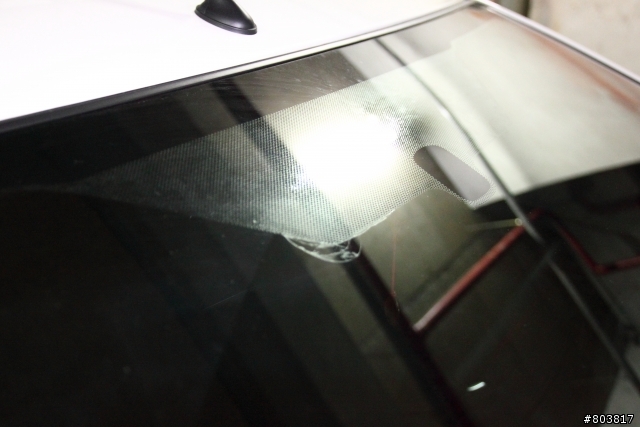 前檔8702被行車紀錄器吸盤吸個圓圈