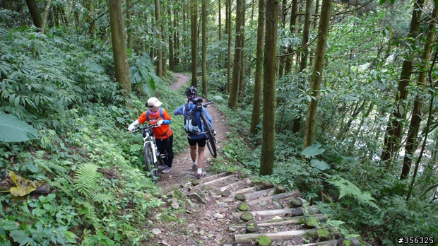 [遊記] 桶後單車逆騎，扛越雪山山脈！