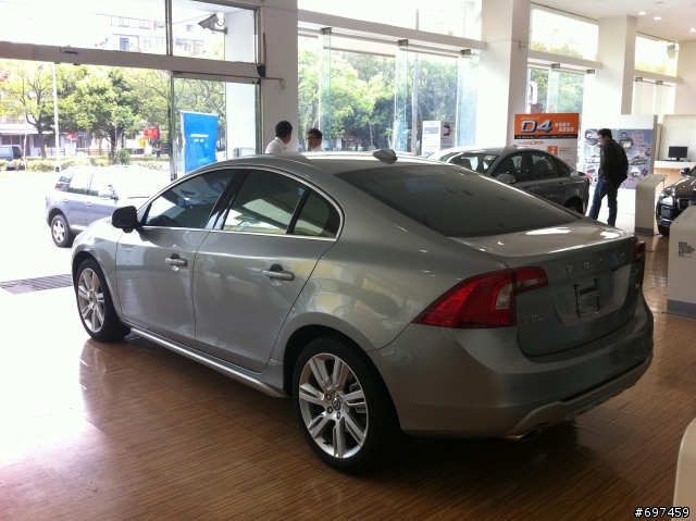 S60 T4 477閃電銀(尾翼安裝後)
