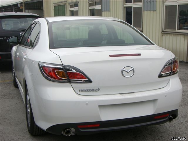 Mazda 6 2.0 白