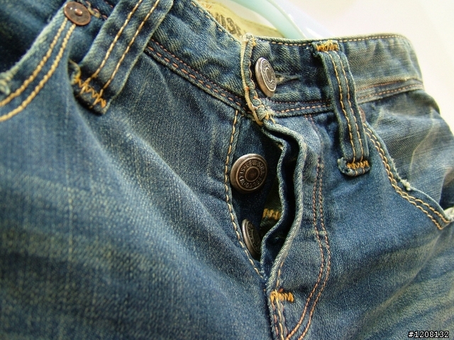 [分享] Levis 不羈酷系列 511懷舊刷色破壞丹寧褲