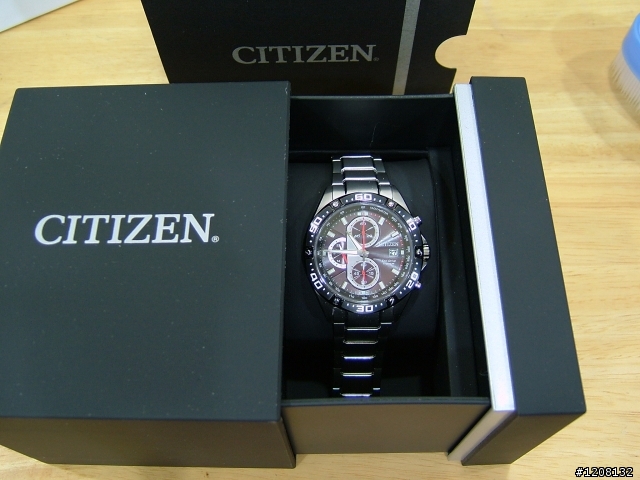 [開箱] CITIZEN 超級鈦 光動能三眼運動錶