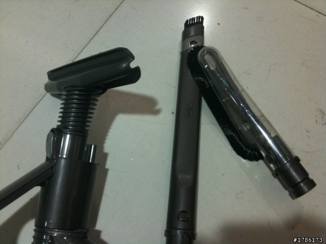 ya買了-dyson DC26CF好用的小桃紅吸塵器+am01氣流倍增器小開箱
