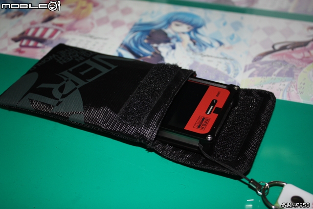 EVA保護貼+crimson iphone 4鋁殼(新手拍照傷眼慎入)