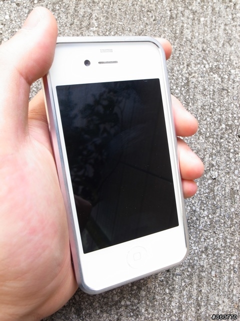 [分享] Normo Frame Case for iPhone4 最經典的鋁製鎧甲