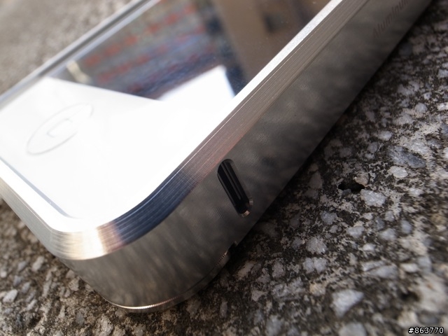 [分享] Normo Frame Case for iPhone4 最經典的鋁製鎧甲