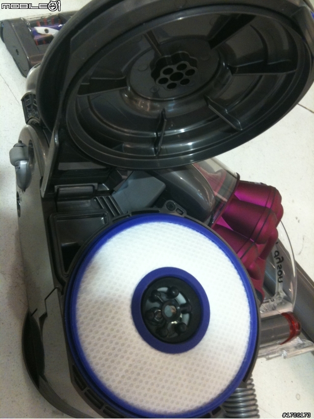ya買了-dyson DC26CF好用的小桃紅吸塵器+am01氣流倍增器小開箱