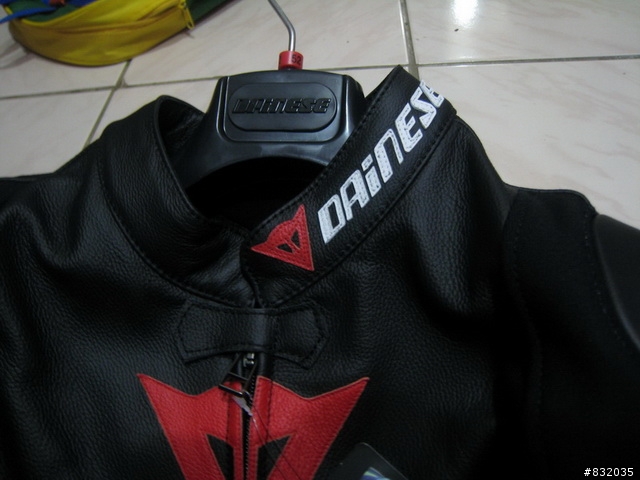 簡易開箱 Dainese T. AVRO DIV. 2件式皮衣-3D款 (4/20購買於台北Dainese旗鑑店) 刷卡/送連身滑衣/送皮衣保養液