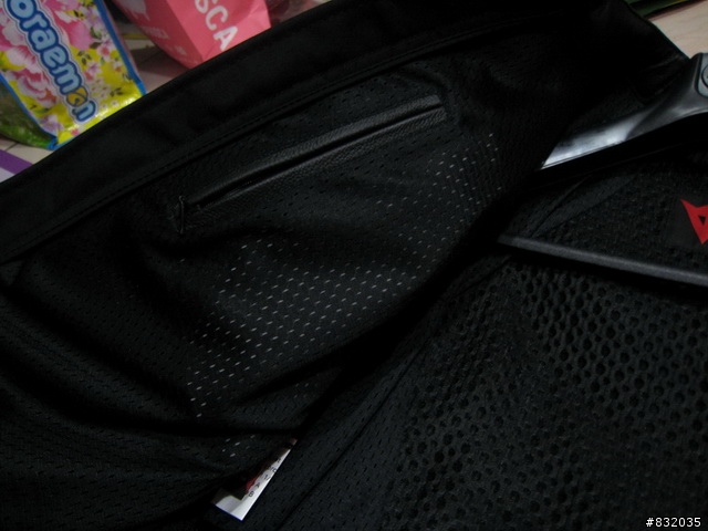 簡易開箱 Dainese T. AVRO DIV. 2件式皮衣-3D款 (4/20購買於台北Dainese旗鑑店) 刷卡/送連身滑衣/送皮衣保養液