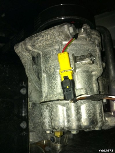 新車MINI底盤生鏽.3月初買的MIMN R60居然引擎室內跟傳動軸嚴重氧化跟生鏽!!