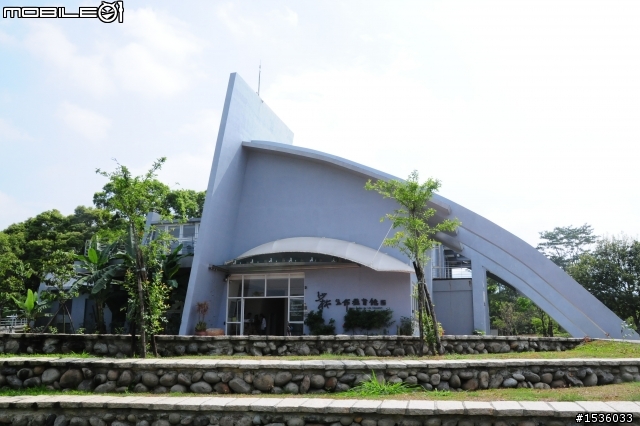 開著Luxgen SUV到屏科大野生動物收容中心，給家人一趟生態保育之旅。