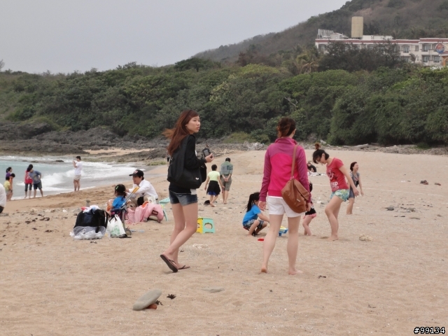 20110413-暴走三人行~陽光(沒有)沙灘(有)比基尼(沒有~但.......有圖XD)