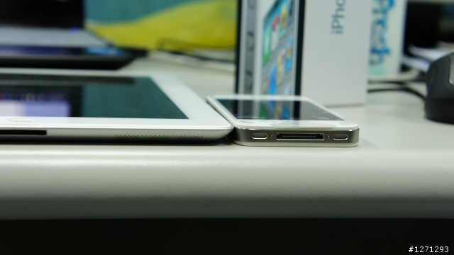 ipad2和他的新朋友iphone4見面了~