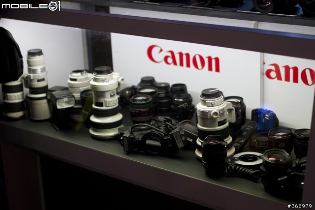 Canon最貴的玻璃櫃?!