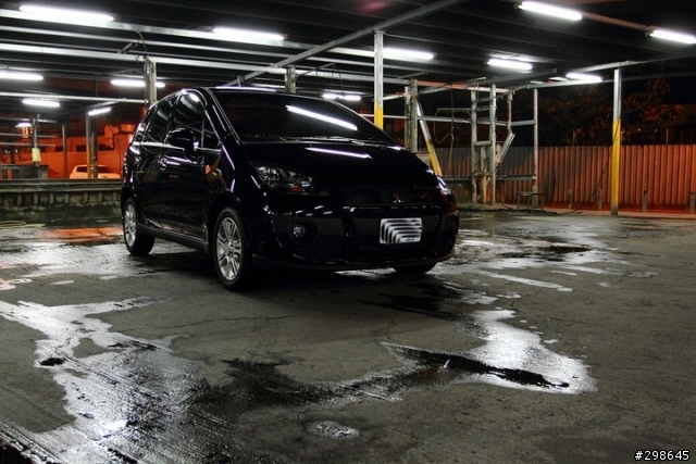 小黑 COLT PLUS  夜間洗車順手拍了幾張....