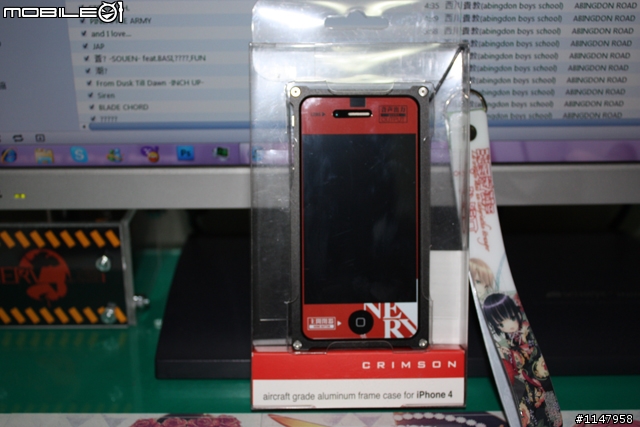 EVA保護貼+crimson iphone 4鋁殼(新手拍照傷眼慎入)
