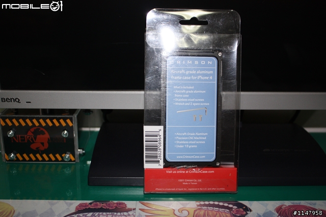 EVA保護貼+crimson iphone 4鋁殼(新手拍照傷眼慎入)