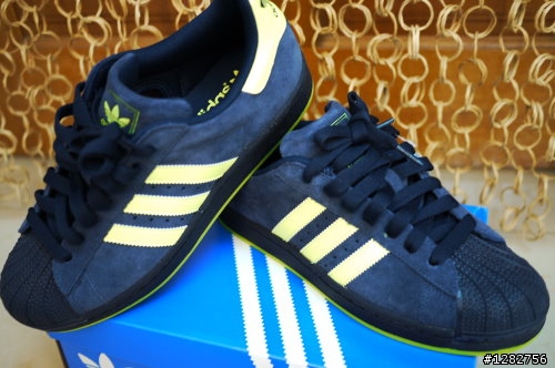 《開箱》adidas Originals復古運動鞋(藍底黃logo)
