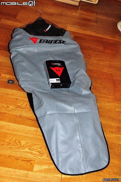 [開箱] DAINESE T. AVRO P. 2011新款連身皮衣！2011.4.13更新