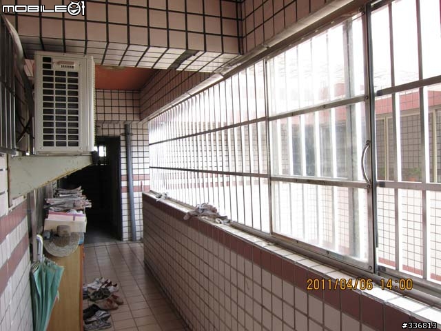 隔壁的把公設當自己家也把逃生陽台封死