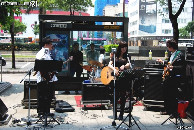 別說我不照顧大家 VESPA旗艦店開幕活動