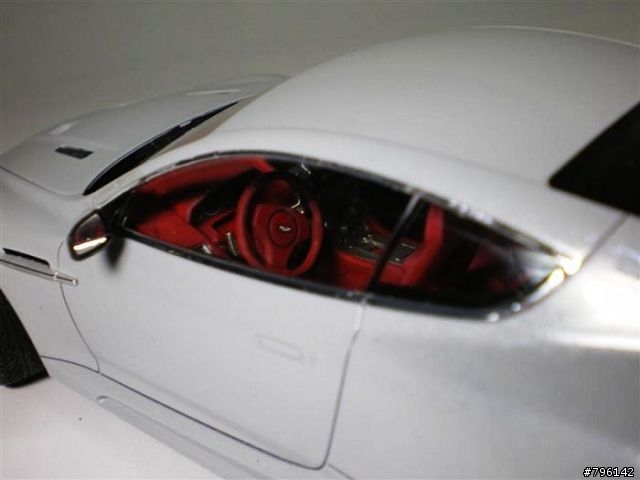 我夢裡的那台車 Aston Martin DBS