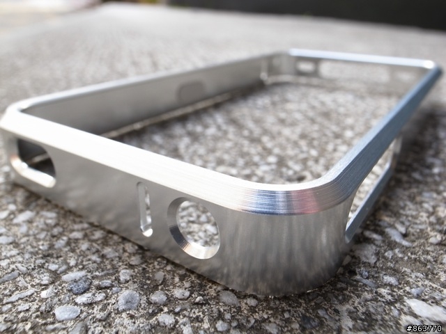 [分享] Normo Frame Case for iPhone4 最經典的鋁製鎧甲