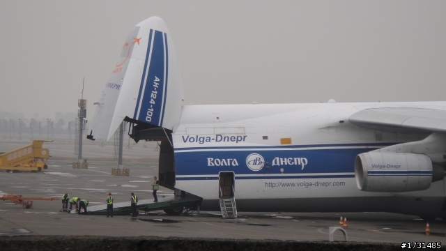 高雄機場的～貴客～ 蘇聯製～安托諾夫(Antonov)An-124
