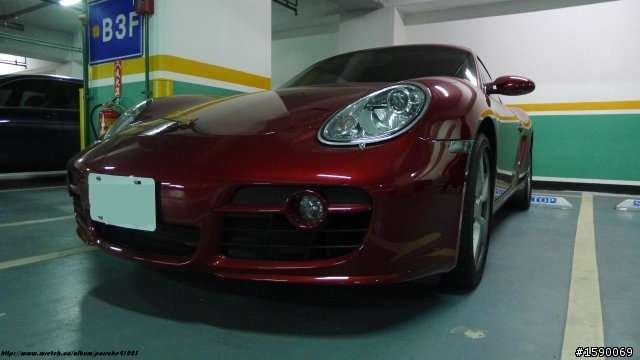 同學家地下室的車