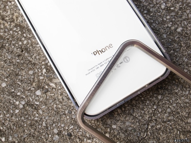 [分享] Normo Frame Case for iPhone4 最經典的鋁製鎧甲