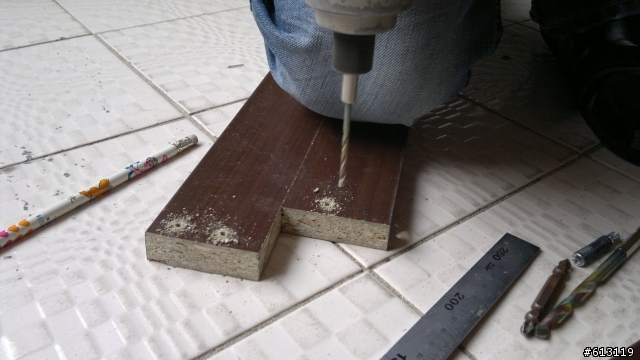 (DIY)系統櫃廢材的春天~之~鍵盤收納架