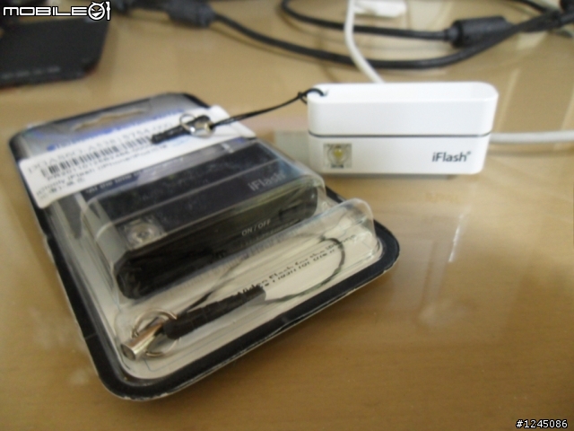 晚上太按拍照什麼都拍不到嗎??IFLASH   IPHONE3/3GS IPOD TOUCH4 專用"補光燈"