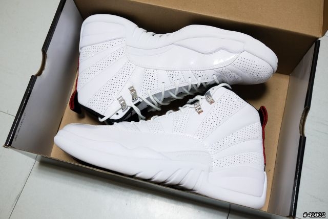 [遲到兩年的開箱] Air Jordan XII Retro