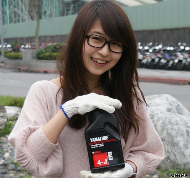 零號機萌少女親上火線換油