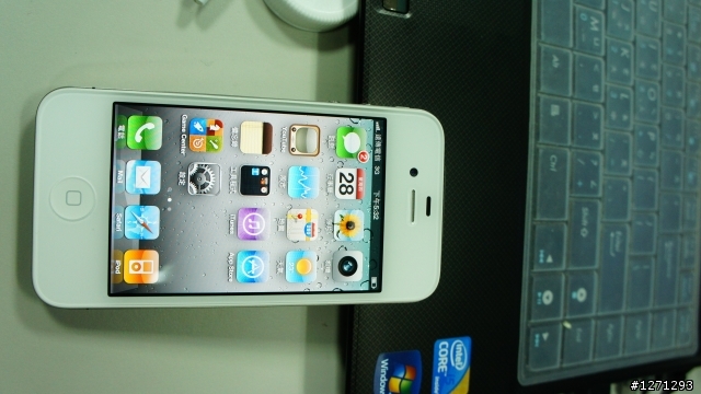 ipad2和他的新朋友iphone4見面了~