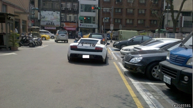 監理站巧遇