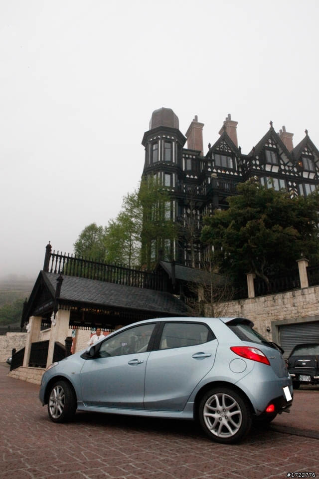 履行。旅行-New Mazda2橫跨中橫公路