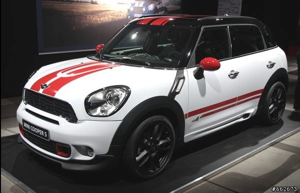 新車MINI底盤生鏽.3月初買的MIMN R60居然引擎室內跟傳動軸嚴重氧化跟生鏽!!