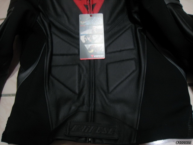 簡易開箱 Dainese T. AVRO DIV. 2件式皮衣-3D款 (4/20購買於台北Dainese旗鑑店) 刷卡/送連身滑衣/送皮衣保養液