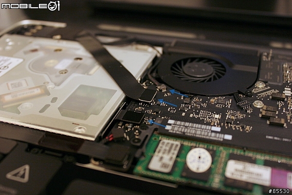 [敗家] 2011 MacBook Pro 15" + 120GB SSD + 8GB RAM 台灣版開箱 (更新：03/31 改裝第二顆硬碟)