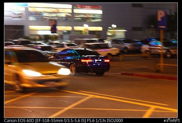 今天去美麗華看到BMW車聚~忍不住拍了幾張跟大家分享一下，這車真是帥啊> <!!!