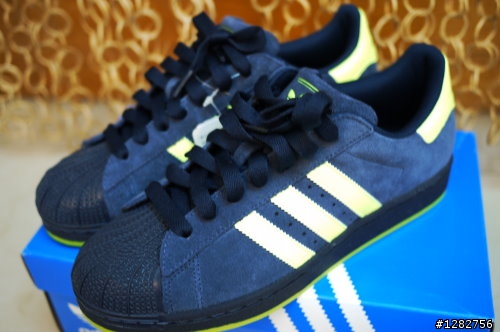 《開箱》adidas Originals復古運動鞋(藍底黃logo)