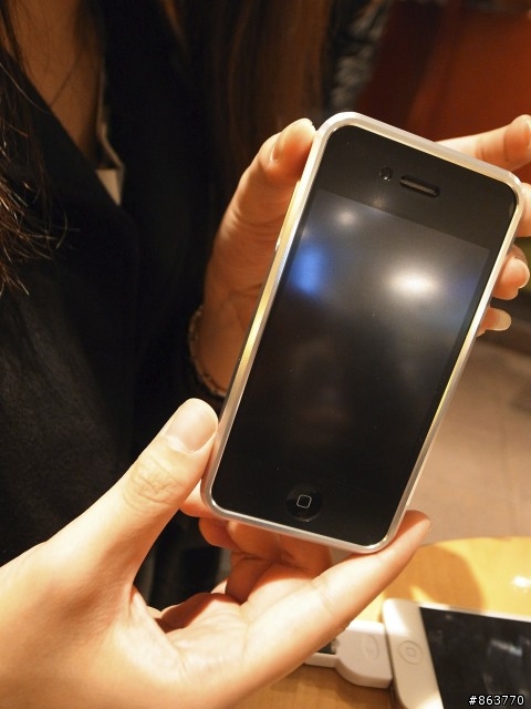 [分享] Normo Frame Case for iPhone4 最經典的鋁製鎧甲