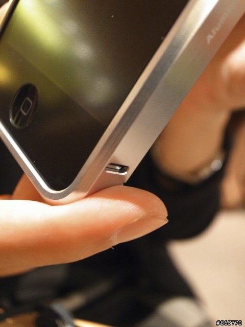 [分享] Normo Frame Case for iPhone4 最經典的鋁製鎧甲