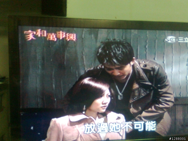 BENQ SQ4242 畫面黑色陰影部份