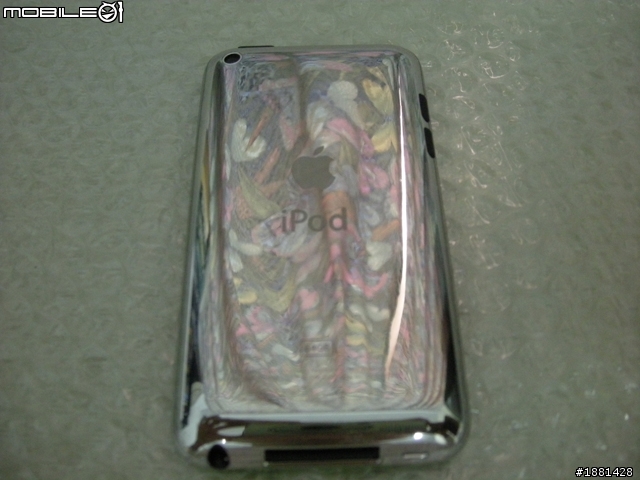 在上個月終於購入ipod touch4