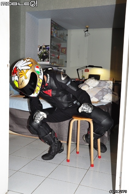 [開箱] DAINESE T. AVRO P. 2011新款連身皮衣！2011.4.13更新
