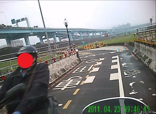板橋土城機車外環道 , 請小心駕駛 ~