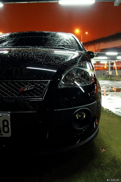 小黑 COLT PLUS  夜間洗車順手拍了幾張....